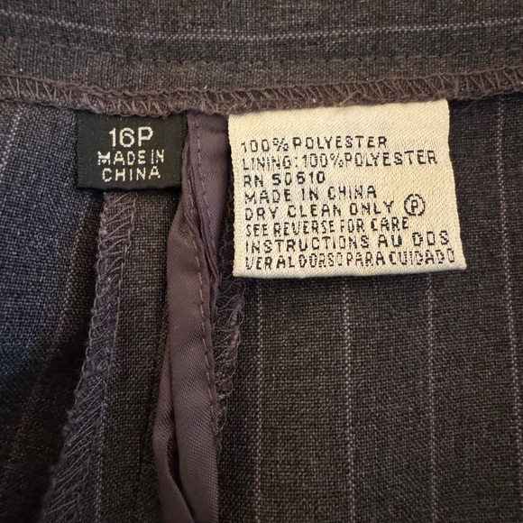 16P LeSuit Charcoal Gray Double Breasted pinstriped pantsuit - Picture 4 of 11